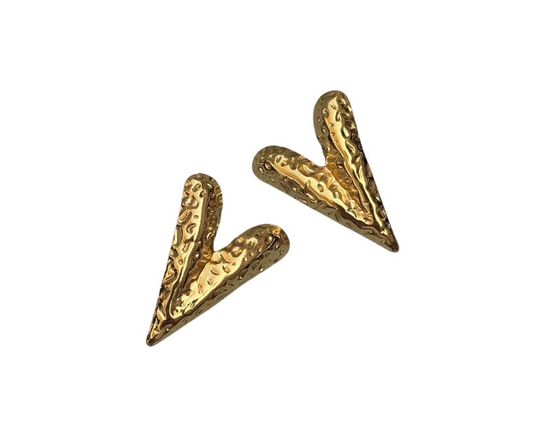 LUVERS - GOLD TEXTURED HEART STUDS