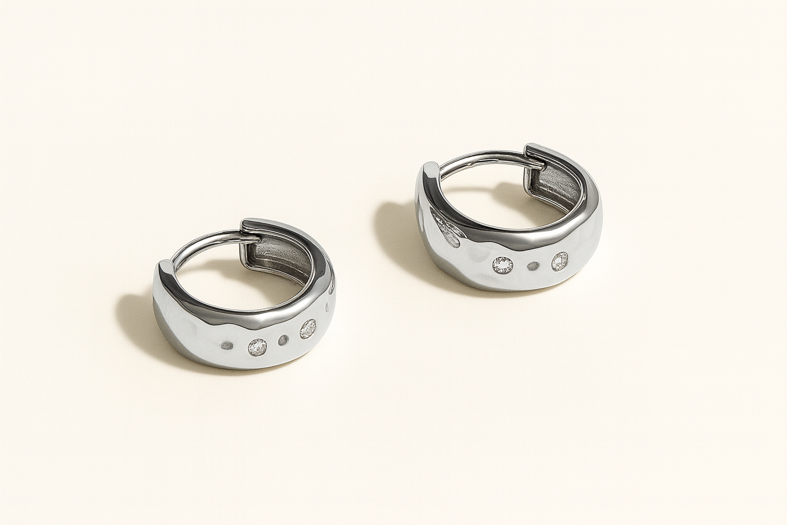 RUMI HUGGIES - Silver