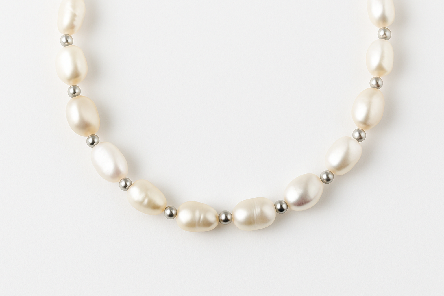 JAYDA PEARL NECKLACE - Sterling Silver - White Backdrop